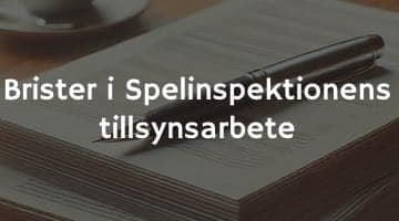 Bild på en bunt papper med en penna liggandes på pappersbunten. Över bilden står texten "Brister i Spelinspektionens tillsynsarbete"